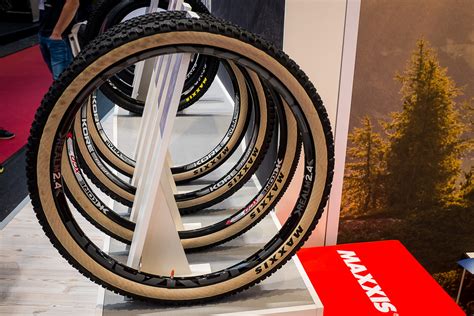 Meaning of ardent with illustrations and photos. Maxxis Ardent Gets the Gumwall Treatment - EUROBIKE - 2017 Mountain Bike Components - Mountain ...