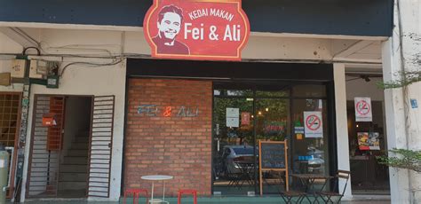 Di sini menawarkan pelbagai menu dari local dish, western, indian cuisine. WANDERLUST DJ: Kedai Makan Fei & Ali, Shah Alam