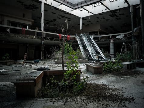 Haunting Photos Of A Dead Ohio Mall Reveal A New Normal In America