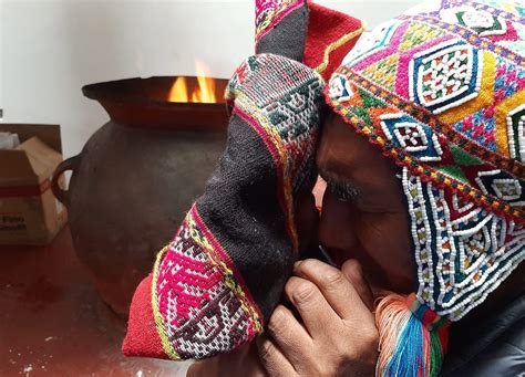 Zu beachten ist, dass quechua nicht nur von den inkas gesprochen wurde, sondern z. opfergabe_pachamama_andine_kosmovision_inka_peru ~ Info-Peru