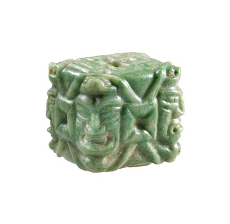 Sothebys Lot 64 Pendentif Cubique En Jade Culture Maya