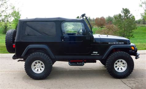 Jeep kept the design tradition, with its round headlights and jailhouse grille, pointing back to their first models in 1940.the wrangler launched in 2006 was available in 6 trim levels: 2006 Jeep Wrangler Unlimited Rubicon LJ with 5950 miles