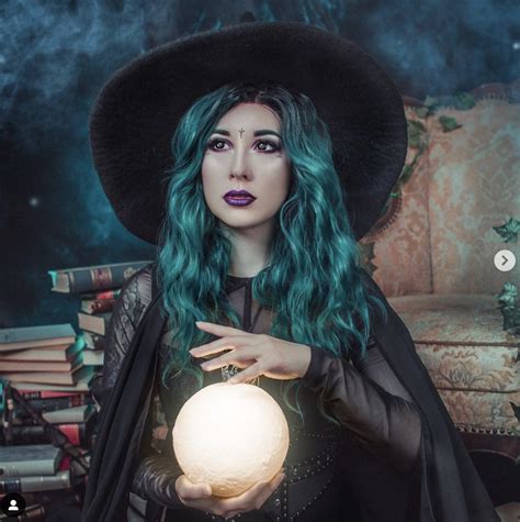 These Makeup Ideas Will Instantly Elevate A Basic Witch Costume