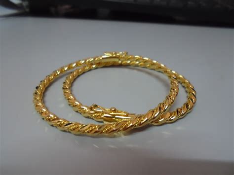 Harga gelang emas umumnya cukup tinggi dibandingkan dengan gelang perak atau gelang dengan bahan lainnya. Koleksi.aleesya: Bangle Terkini Emas Korea