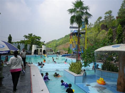 Kolam renang tersebut juga sering digunakan sebagai tempat lomba tingkat daerah di wilayah jawa timur. Kolam Renang Randuagung Gresik - Rumah Mewah 2 Lantai Full ...