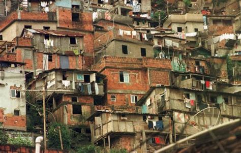 Ontdek de perfecte stockfoto's over mexico city slums en redactionele nieuwsbeelden van getty images kies uit premium mexico city slums van de hoogste kwaliteit. Hypervigilant Observer: BRASIL: Rio Debates Squatters And ...