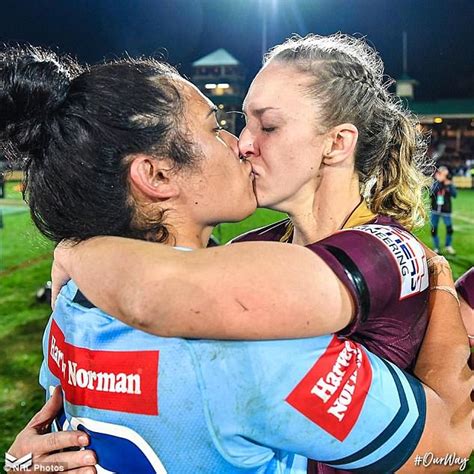 NRL Defends Controversial Photo Of Two Women Players Kissing Daily Mail Online