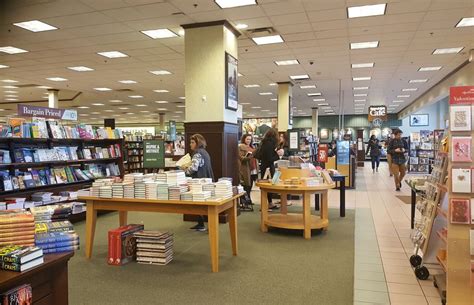 Barnes And Noble 12 Photos And 25 Reviews Bookstores 1739 Olentangy