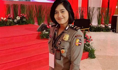 Polisi Wanita Tercantik Di Dunia Newstempo