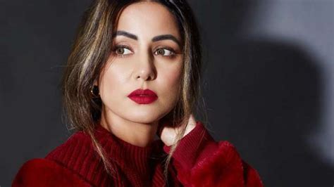 Hina Khan Mourns Demise Of Father Shares Emotional Message Thanking