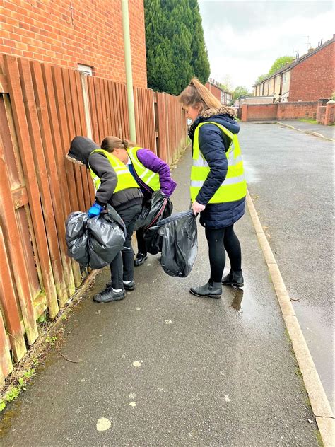 Pupils Take Part In A Community Litter Pick Longlands Primary School