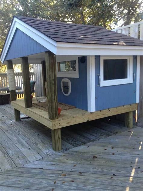 The cat house gives a warm place to live when the weather gets cold. Pin by Debbie Parry on Dog | Outdoor cat house, Feral cat ...