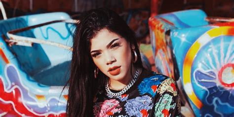 Kenia os has been named the 2019 winner of the mtv millenial award. Kenia Os recibe extravagante regalo en su cumpleaños: Foto