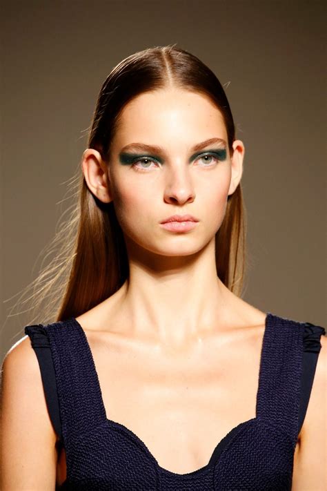 Complete An Ultra Chic Look With A Severely Parted Hairdo Runway Hair