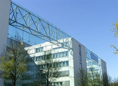 Daimler ag unternehmenszentrale mercedesstraße 120 70372 stuttgart deutschland : gebo Punkthalter Architektur Referenzobjekte BaWü