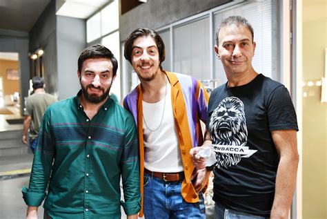 Aile özlemi çeken ve yalnızlıktan bunalmış olan aykut, evlenip yuva kurmak istemektedir. Aykut Enişte 2'de çifte enişte coşkusu | Kültür-Sanat ...