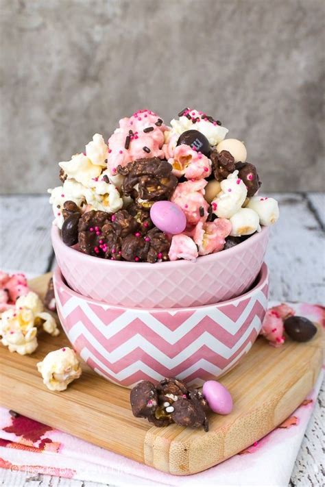 Neapolitan Popcorn Three Flavors Of Chocolate And A Bag Of Candy Gives This Easy No Bake Snack