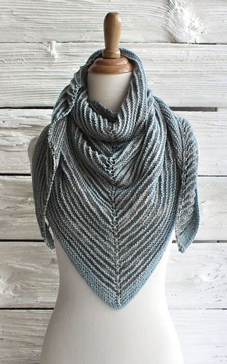 Heaps of easy knitting patterns for lacy decorative shawls, cozy winter shawls and prayer shawls. Few info on knitted shawl patterns - fashionarrow.com