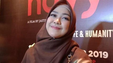 Anak dari pasangan sulyanto dan yunifah lismawati ini, memang terkenal bisa memeriahkan suasana dari kecil di keluarga besarnya. Ini Fakta Ria Ricis Heboh Bagikan THR di Twitter, Adik Oki ...