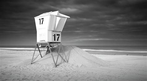 Mission Beach Lifeguard Tower Seventeen Photograph By William Dunigan