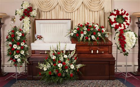 Its scientific name comes from the greek sunflowers are heliotropic, which means that they turn their flowers to follow the movement of the sun across the sky east to west, and then returns at. Casket Flowers & Sprays | Rochester NY Florist