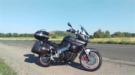 It has a 998 ccm twin engine. Aprilia Caponord ETV 1000 - YouTube