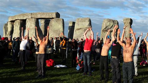 Solsticio De Verano Congrega A Miles De Personas En Stonehenge N