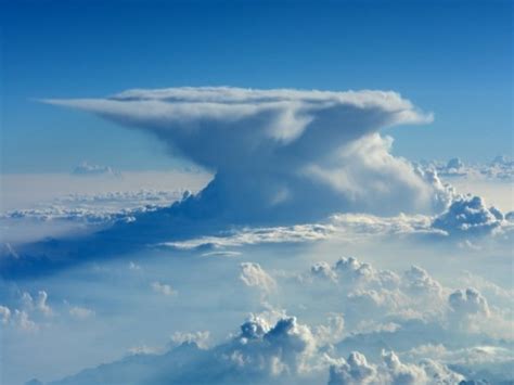 14 Amazing Cloud Formations