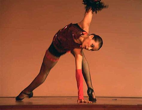 La Esencia De Danzar Una Bailarina Apasionada