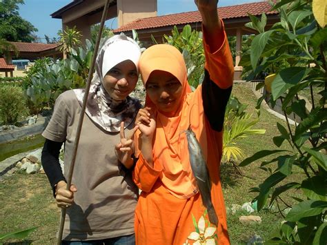 Gambar Mewarnai orang Memancing - Serba Serbi Gambar
