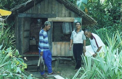 Di samping fokus menggarap hunian murah, kementerian pekerjaan umum dan perumahan rakyat (pupr) juga memberikan bantuan perbaikan rumah tak layak untuk masyarakat di seluruh indonesia. abi saat melakukan perbaikan rumah orang tak mampu ...