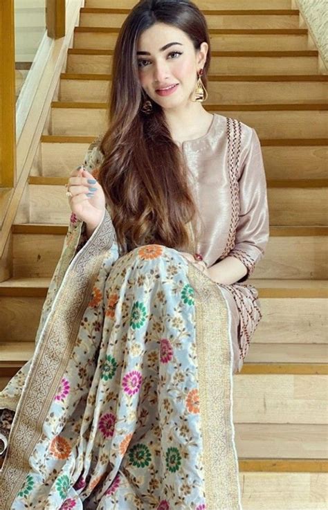 Pin By Hanna Khan On Celebrities Beautiful Pakistani Dresses Womens