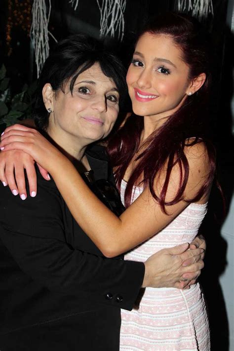 Luis miguel — devuélveme el amor 04:05. La mamá de Ariana Grande, ¡su fan número uno!