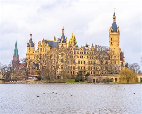 Zie duitsland (doorverwijspagina) voor andere betekenissen van duitsland. Het sprookjesachtige Kasteel van Schwerin in Duitsland ...