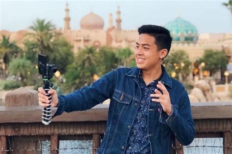 Seru banget jerome polin ngajarin temen2 nya main sulap wkwkwkwk. 7 Fakta Jerome Polin, YouTuber Indonesia yang Dapat Beasiswa di Jepang
