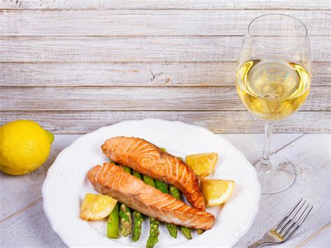 Broiled Salmon And Asparagus 739843 Stock Photo At Vecteezy