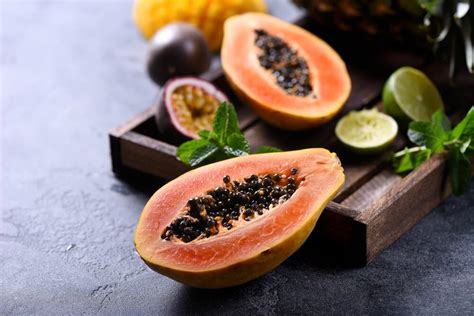 Rimarrete stupiti nello scoprire quanto i vari popoli si sono sbizzarriti con questo frutto speciale. Come si mangia la Papaya | Blog di FruttaWeb