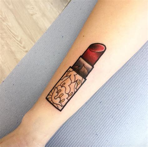 13 adorable lipstick tattoos that ll take your makeup obsession to the next level lipstick