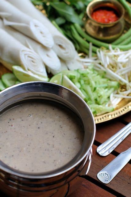 Laksam merupakan sejenis masakan pantai timur yang diperbuat daripada tepung beras dan dimakan bersama kuah dan ulaman. Pin on Laksam