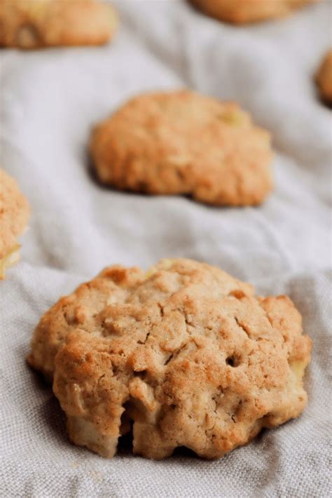 Simple And Delicious Apple Cinnamon Oatmeal Cookies Recipe