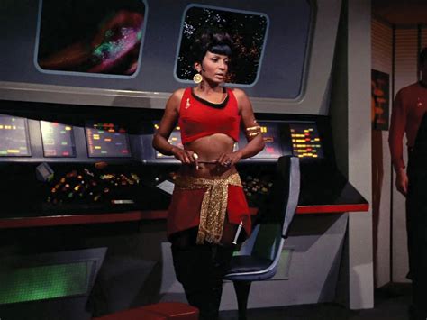 Star Treks Lieutenant Uhura Nichelle Nichols Has Passed Away Aged 89