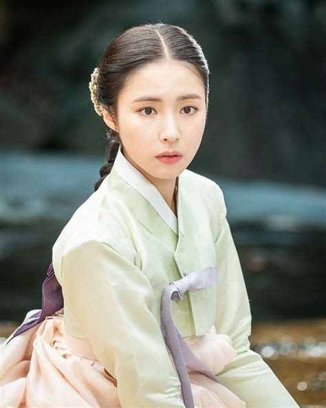 korean traditional dress traditional outfits shin se kyung drama tv shows korean face