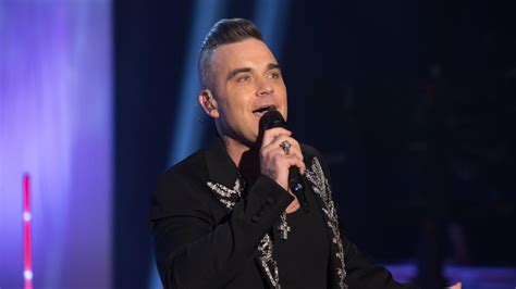 Robbie Williams Poses Naked For New Album