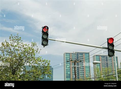 Overhead Traffic Lights Hi Res Stock Photography And Images Alamy
