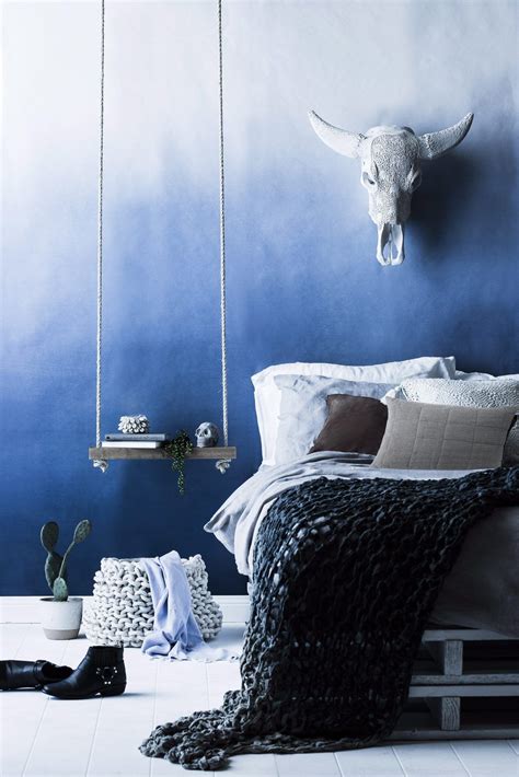 Sov godt i et blått soverom - Rom123 | Soverom i blått, Soverom, Blått