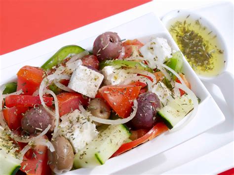 La salade grecque Horiatiki salata une recette simple fraîche et saine