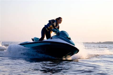 How To Drive A Jet Ski Tips For Beginners And First Timers