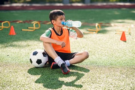 How Much Water Do Youth Athletes Need