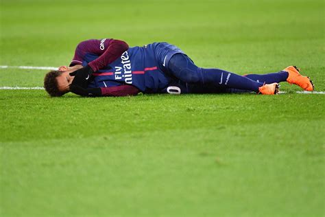 Foot OM PSG Neymar gravement blessé à la cheville droite Paris