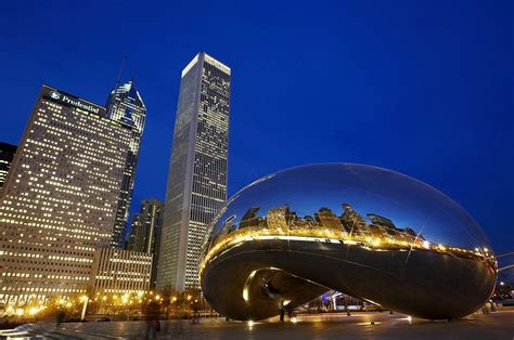 Navegue pelas 722 chicago bean sculpture imagens e fotografias de stock disponíveis ou comece. Cloud Gate The Bean Sculpture In Front Photograph by Axiom Photographic